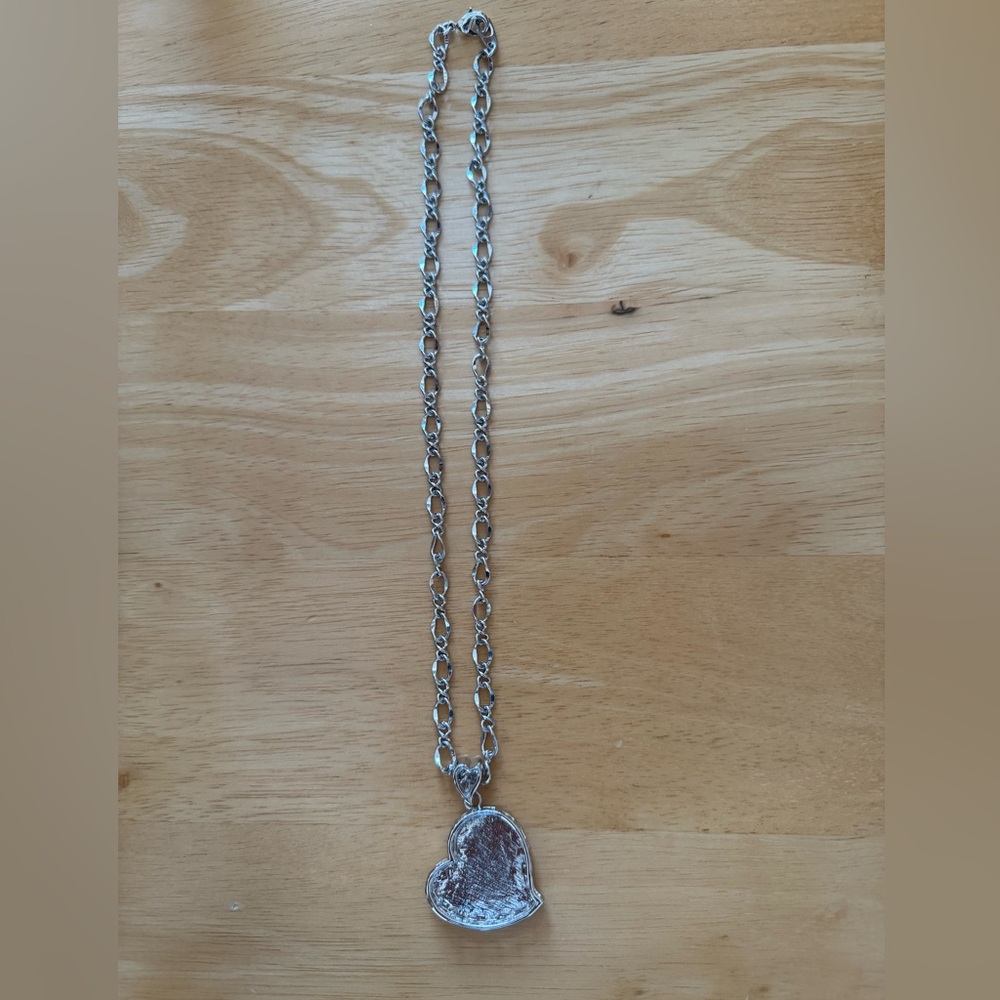 Elegant Chanel Style Silver Heart Pendant Necklace - Picture 3 of 5